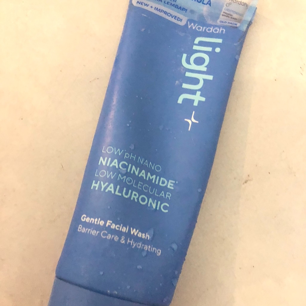 Light+ Low pH Nano Niacinamide Hyaluronic Zinc Whip Facial Foam imgfdn-7a9ae3bb-72e9-406e-94f1-346442057392