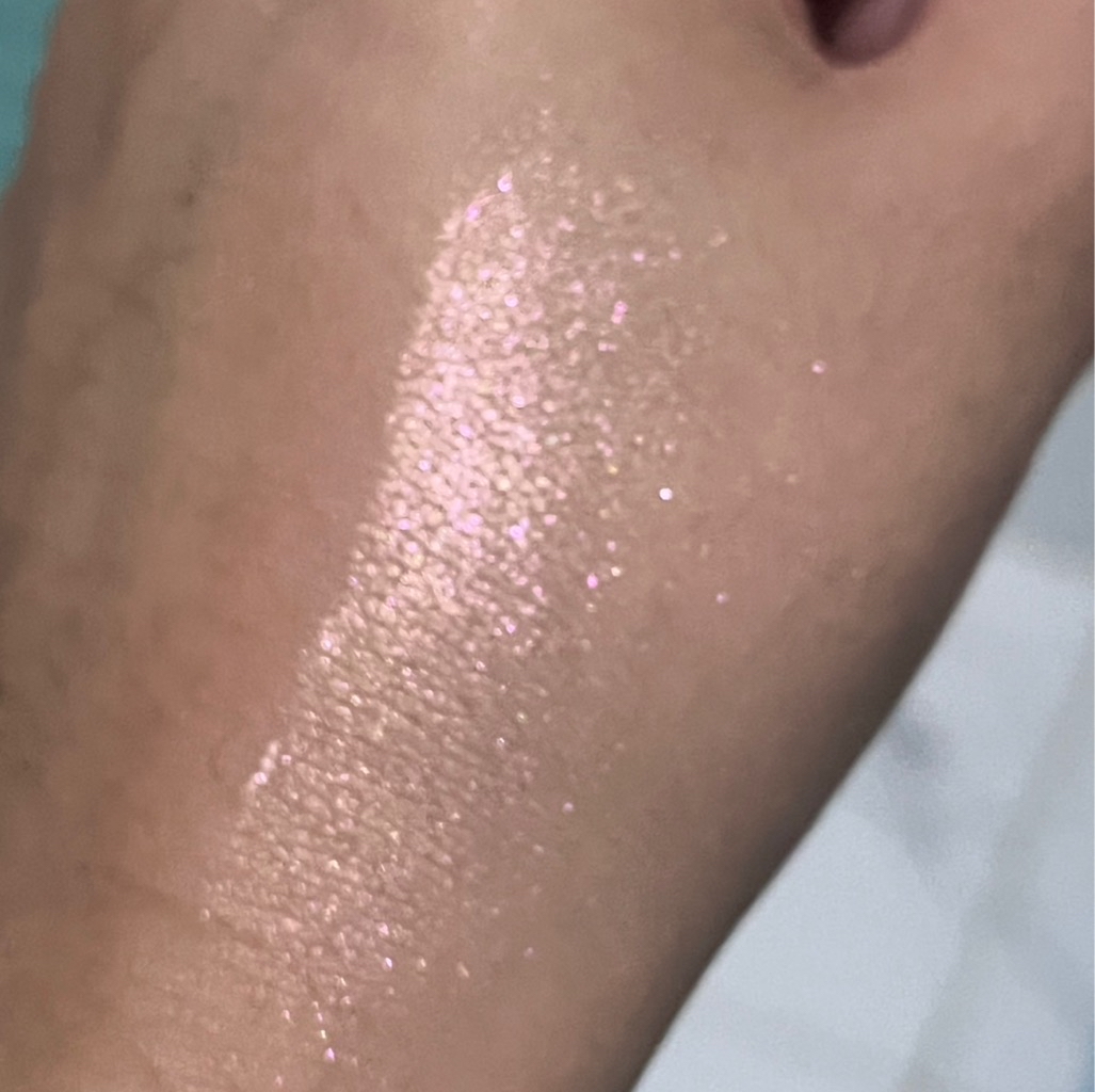 Iconic Glow Highlighter - Rose Radiance imgfdn-765f5b63-ffc2-4eb3-b228-c577d2a818e0