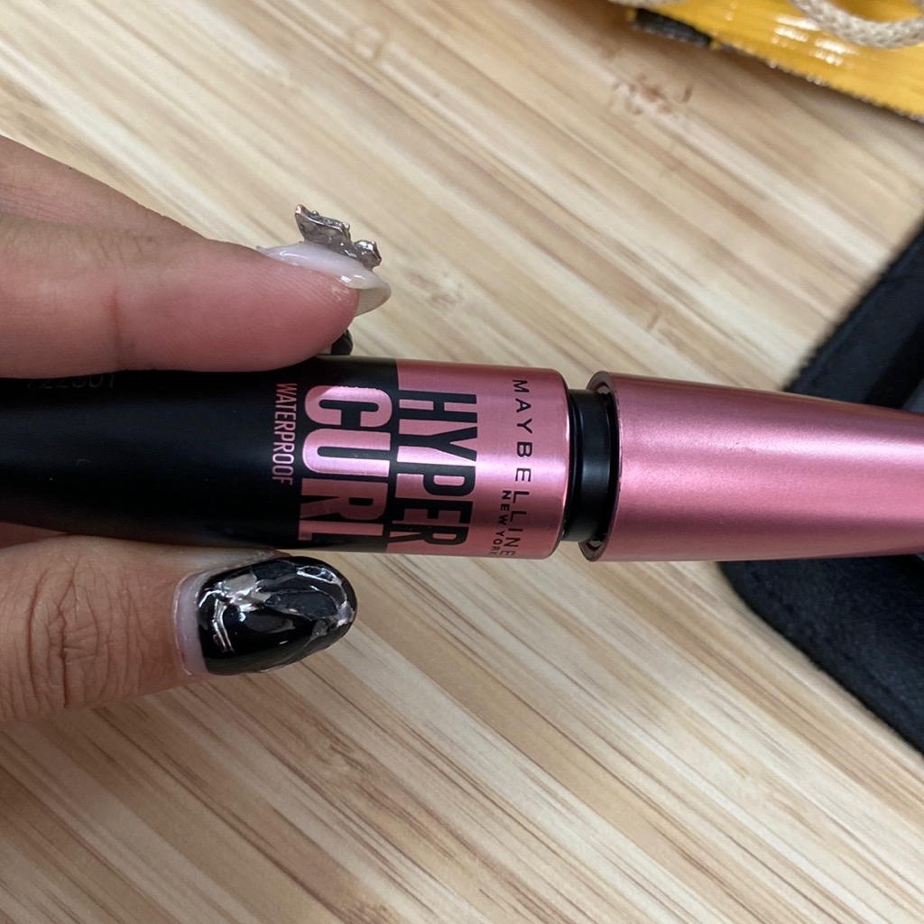 Hyper Curl Volum' Express Mascara imgfdn-667a2915-1011-4a53-9a6f-a70fda079e63