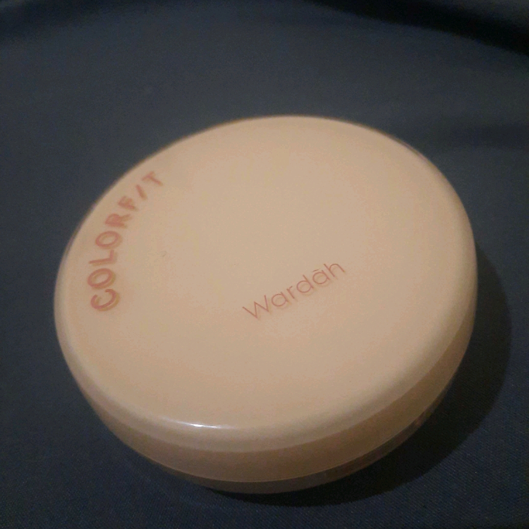 Colorfit Perfect Glow Cushion - 22N Light Ivory imgfdn-fb0dfec9-e065-45f6-88ad-bcb6b65c259a