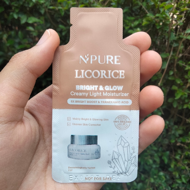 Licorice Creamy Light Moisturizer imgfdn-3e92f28a-1e27-416e-a9dd-2edc00205616