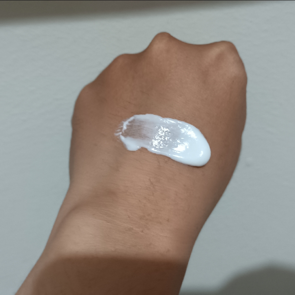 UV White Healthy & Glow Lotion imgfdn-8ab108cd-bf95-4581-8196-6e40e11ffdcc