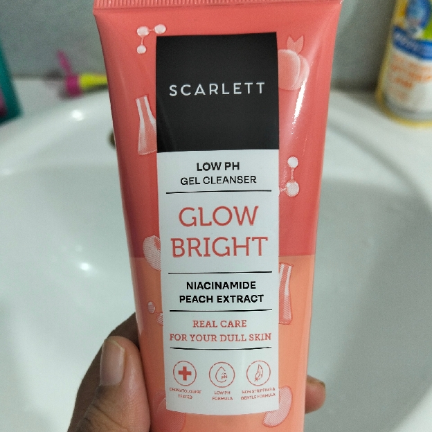 Low pH Glow Bright Gel Cleanser imgfdn-7aa13906-4fbf-4ab1-ad1e-e30b04625e1f