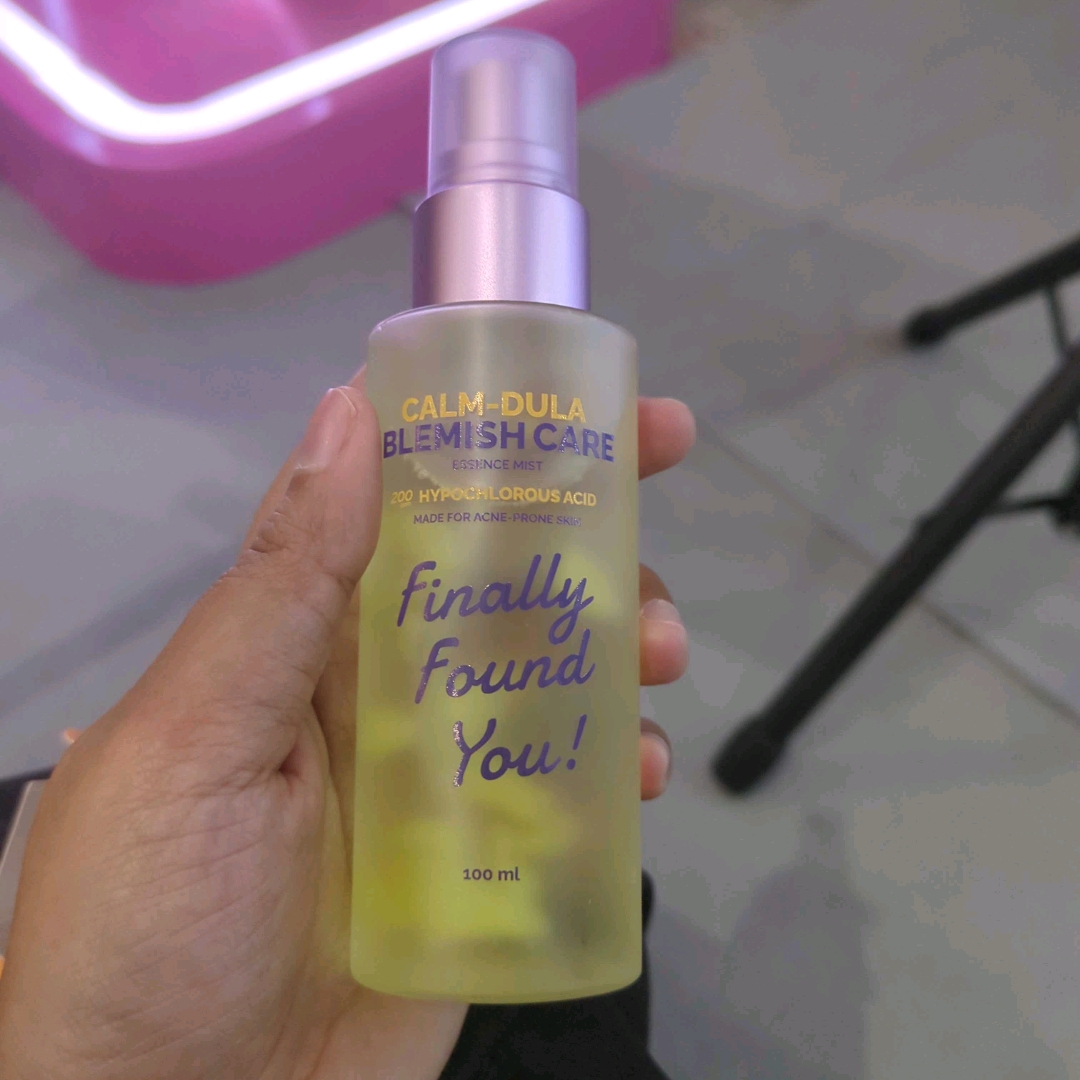 Calm-Dula Blemish Care Essence Mist imgfdn-a20aa8e4-cc80-423d-ab23-3433906a642c