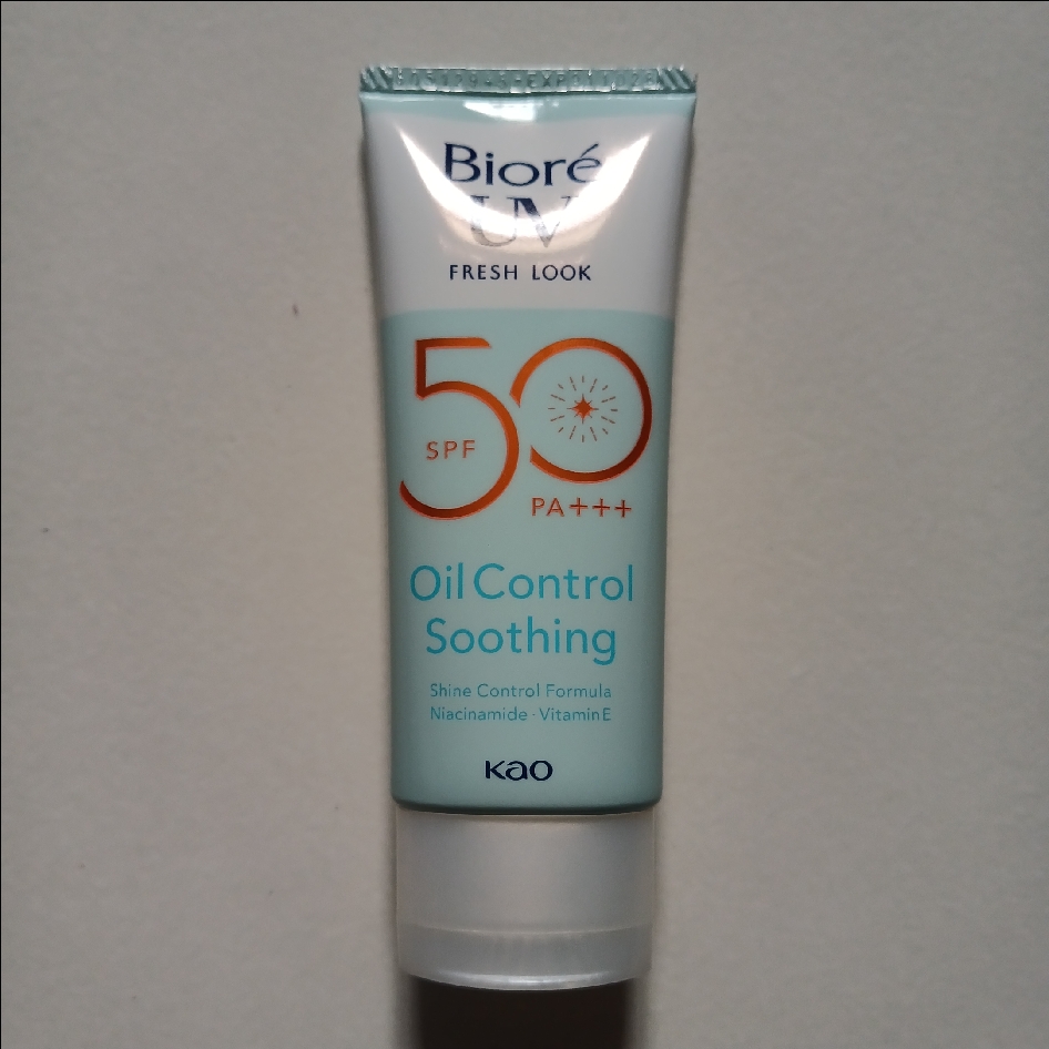 UV Fresh Look Oil Control Soothing SPF50 imgfdn-26ad4609-02fc-442d-84c0-614219cb8067