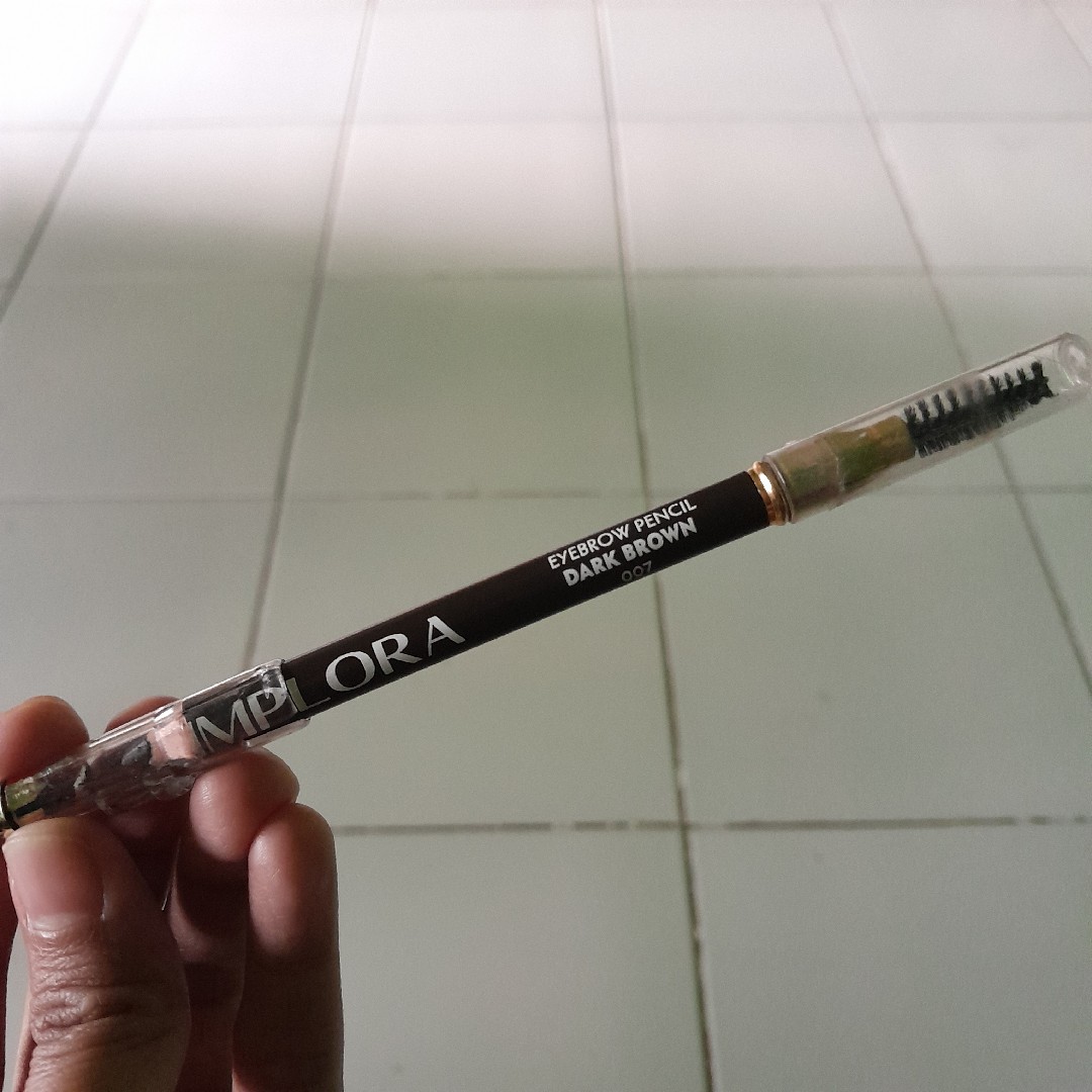 Eyebrow Pencil - Dark Brown imgfdn-fc63ec11-4b3b-48c8-8dc8-6d317acae6d0