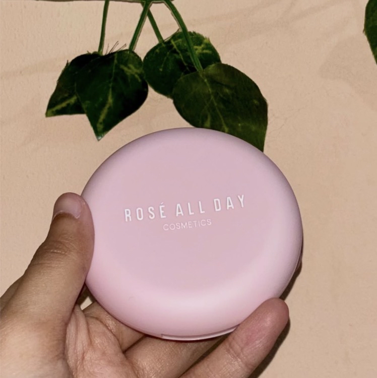 The Realest Lightweight Powder Foundation - Light imgfdn-5f4c02e5-c213-4d92-810a-f6132ebfbeba