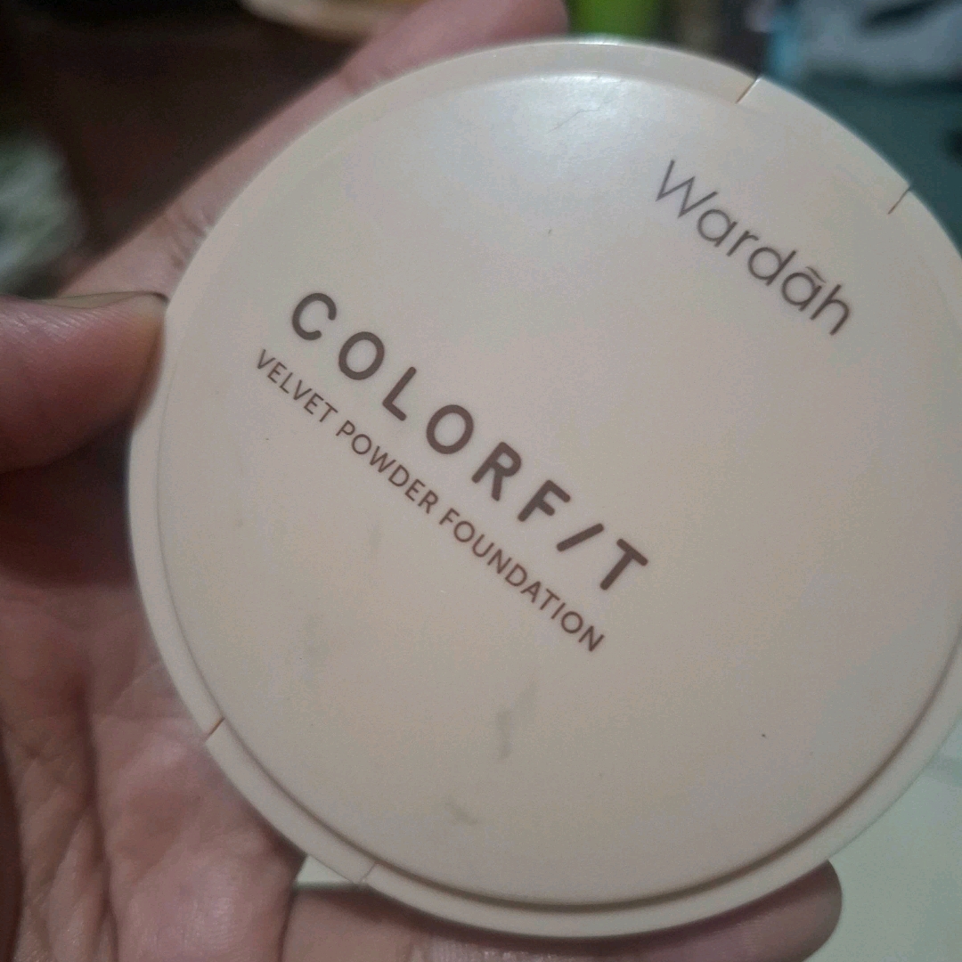 Colorfit Velvet Powder Foundation - 23W Warm Ivory imgfdn-aefe4465-7f89-434b-a0f5-017e369efc1f