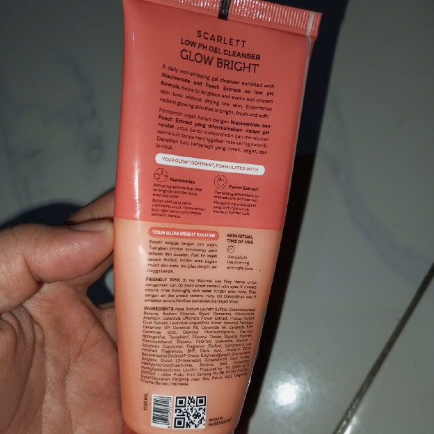 Low pH Glow Bright Gel Cleanser imgfdn-d78414ce-8875-4e29-b9cd-05531577a5bd