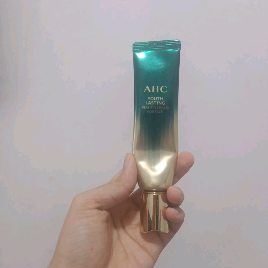 Youth Lasting Real Eye Cream for Face - Season 9 imgfdn-c51c4c0f-601d-4e74-b53a-12fbb3e886c4