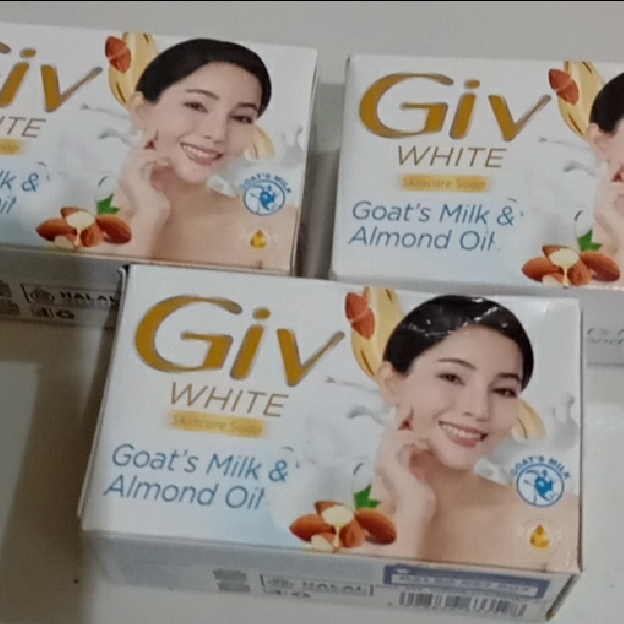 White Beauty Soap - Goats Milk and Almond imgfdn-633ad874-d134-4e01-a246-1d5026102ccb