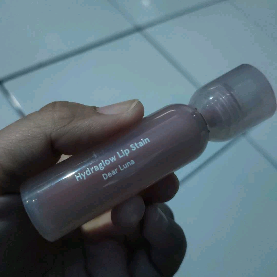 Hydraglow Lip Stain - Dear Luna imgfdn-3fdd1798-3f4a-49c9-aefa-13d568873f19