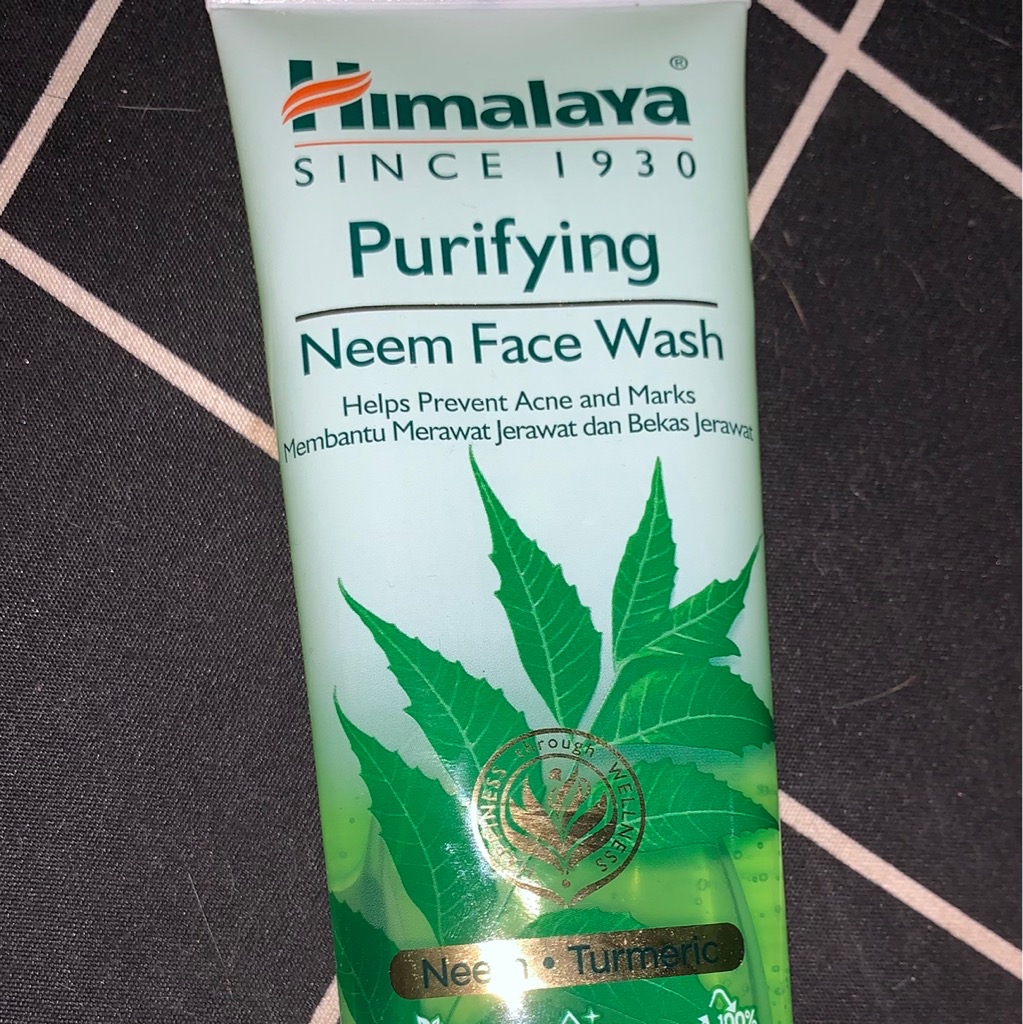 Purifying Neem Face Wash imgfdn-d9a9d628-9449-4703-bddc-d54b5147e3e7