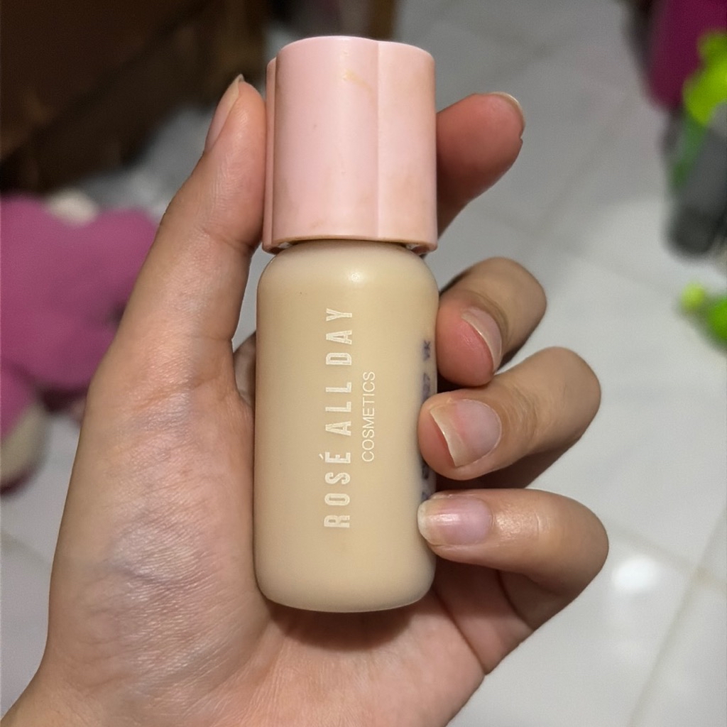 The Realest Lightweight Skin Tint - Honey imgfdn-6679a33e-a694-485a-ad04-3c48c2c02f7b