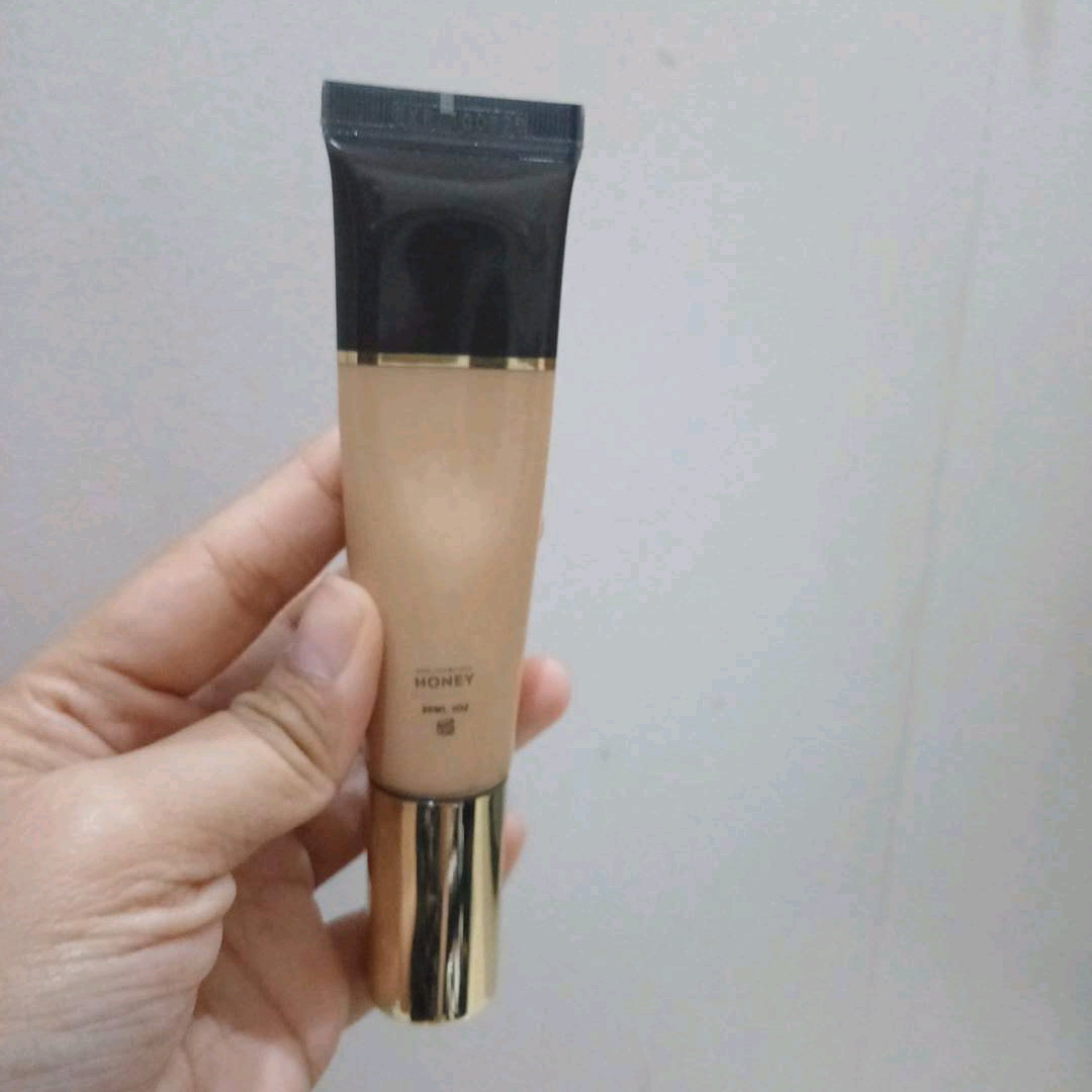Flawless Illuminating Foundation - Honey imgfdn-a7fcdf62-b5f0-4479-acea-e252c8eca350