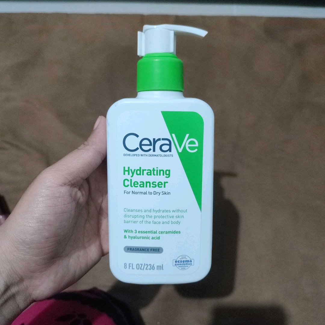 Hydrating Cream To Foam Cleanser imgfdn-421a9c2c-63e5-47eb-8f68-351708c5712d