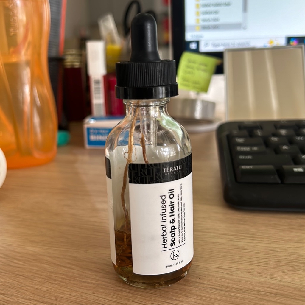 Herbal Infused Hair Growth Oil imgfdn-8ed4b4ff-9e9e-47a7-bdfa-f3fc505714af