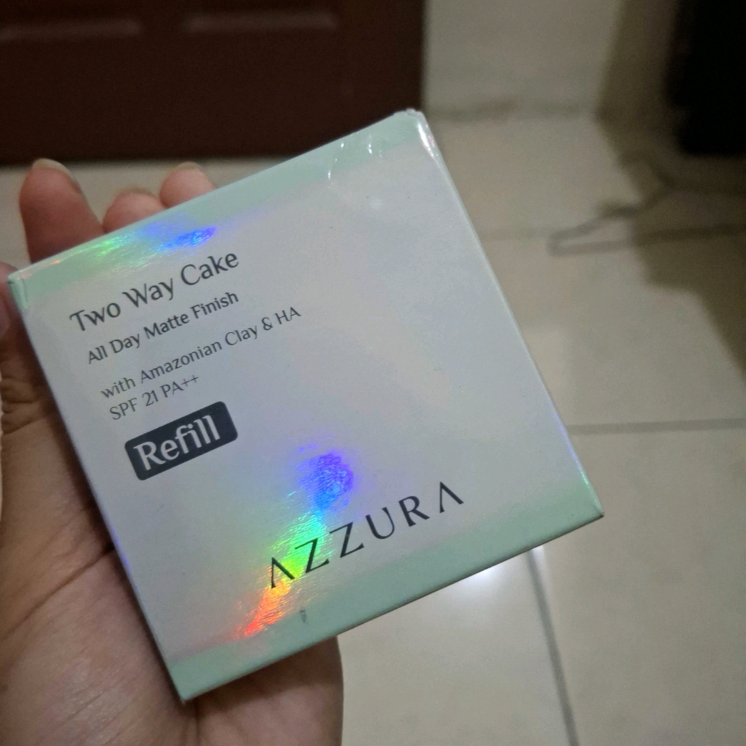 Two Way Cake - Natural imgfdn-5cbb81b0-54a4-43a9-a3fd-3aac661644cf