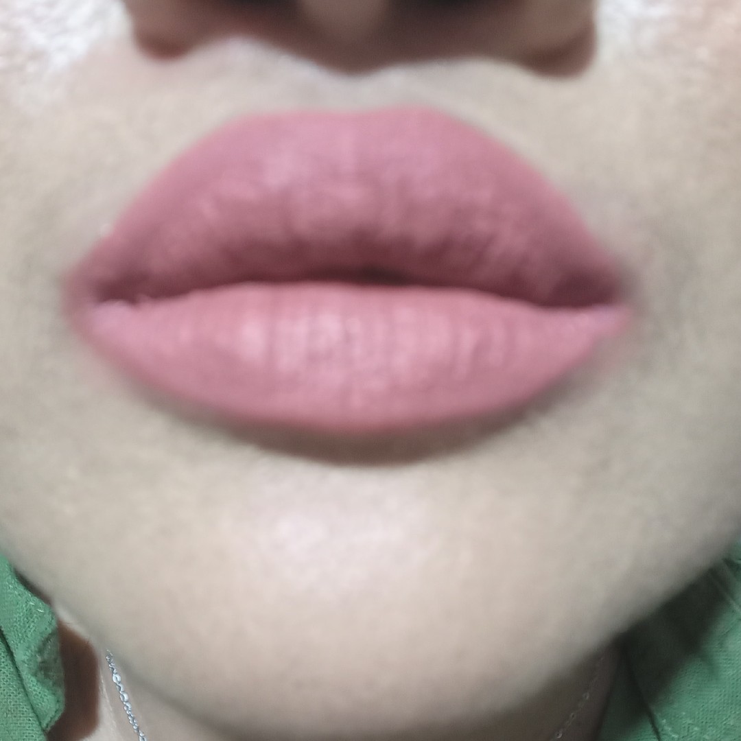 Colorstay Suede Ink Lipstick - Hot Girl imgfdn-915c2704-18ed-4e70-b40c-e10d6a38320e