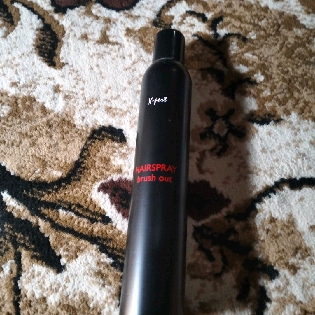 Hair Spray Brush Out imgfdn-5a567556-854a-4790-a75f-70da20900729