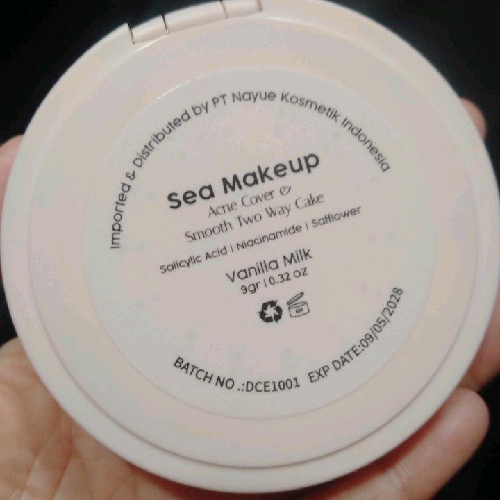 Acne Cover & Smooth Two Way Cake Pressed Powder - Vanilla Milk imgfdn-97f67550-2be6-45f2-b1f5-6333a4061f5e