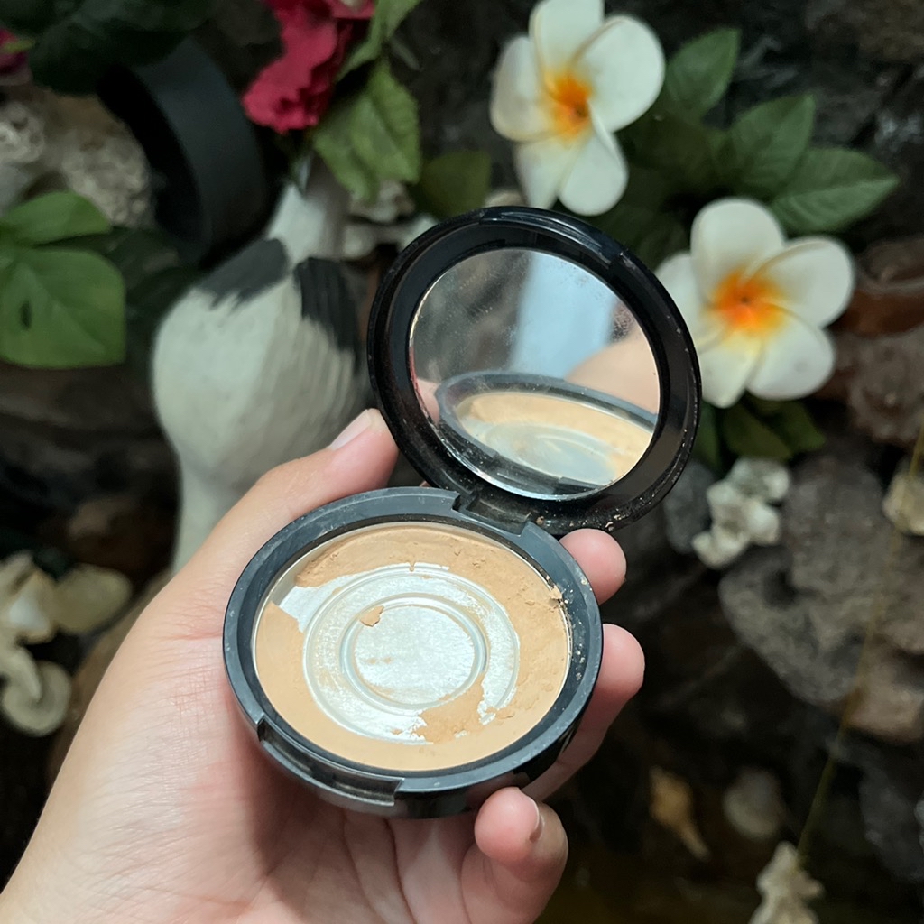 Coverlast Two Way Cake - 21W Light imgfdn-aeb2fc24-c9e4-44b8-99c5-c820be417db9