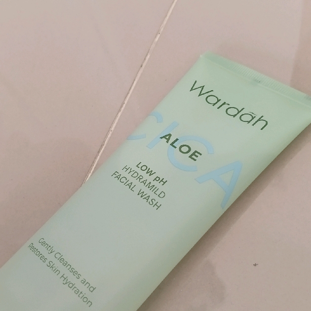 Cica + Aloe Low PH Hydramild Facial Wash imgfdn-110e9f45-1567-49b1-bd1a-5df3460c604e