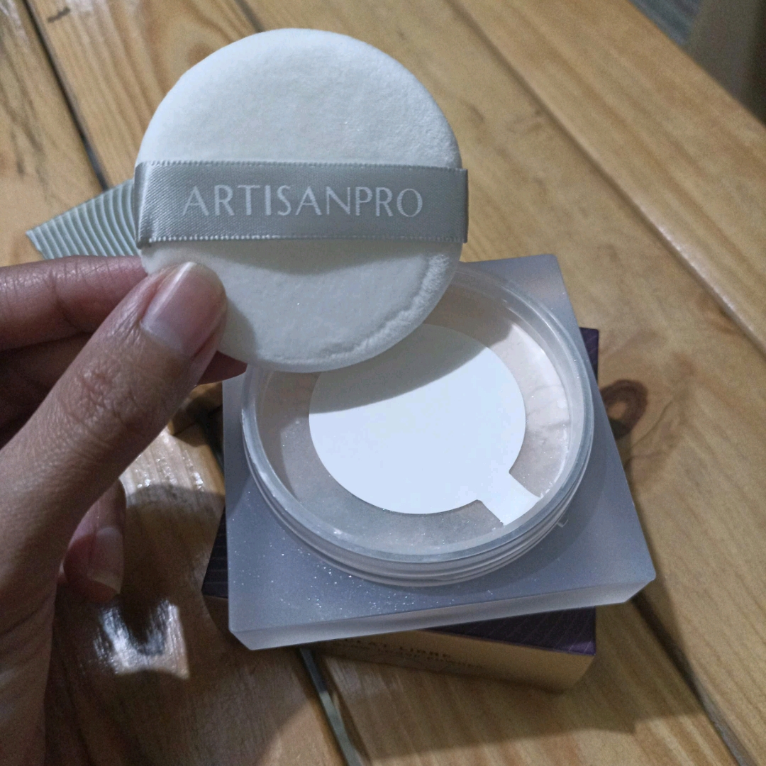 Éclat Libre Pro Glow Loose Powder - Diamond imgfdn-0e98f0cb-eee9-48be-996a-5f625b0d2453