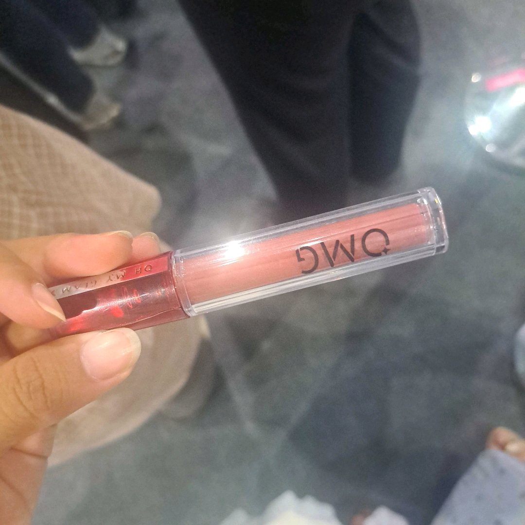 Oh My Glam Mattelast Lip Cream - 24 Berry  imgfdn-5797689d-b88f-4cd3-a4e4-dac6a3c1ae31