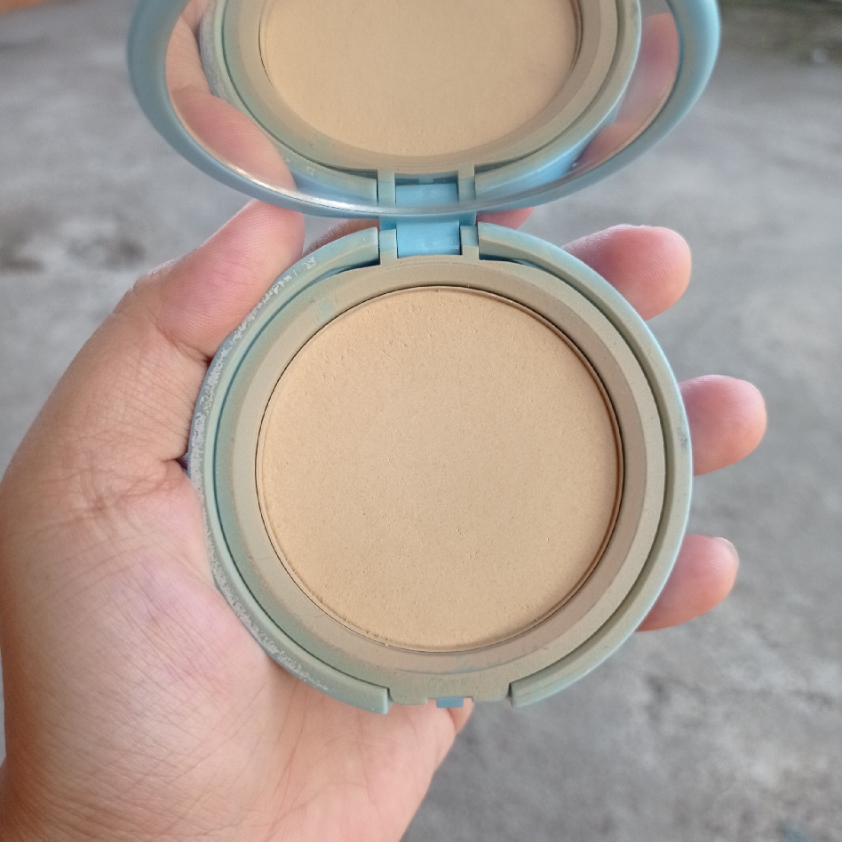 Lightening Powder Foundation Light Feel - 05 Warm Ivory (23W) - Reformulation in October 2023 imgfdn-ec636a10-2fd6-4f14-b7ea-41457934f147
