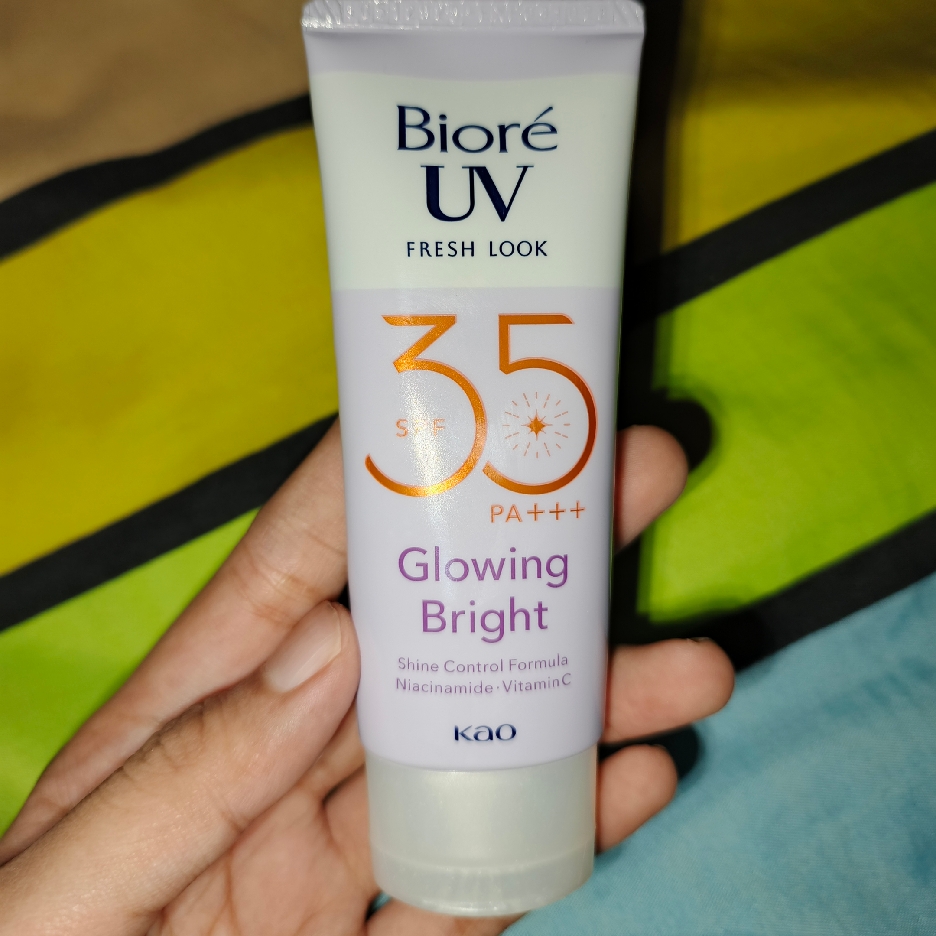 UV Fresh Look Glowing Bright SPF35 imgfdn-930cfcb0-e42c-4a34-bd28-1e5dddc6084c
