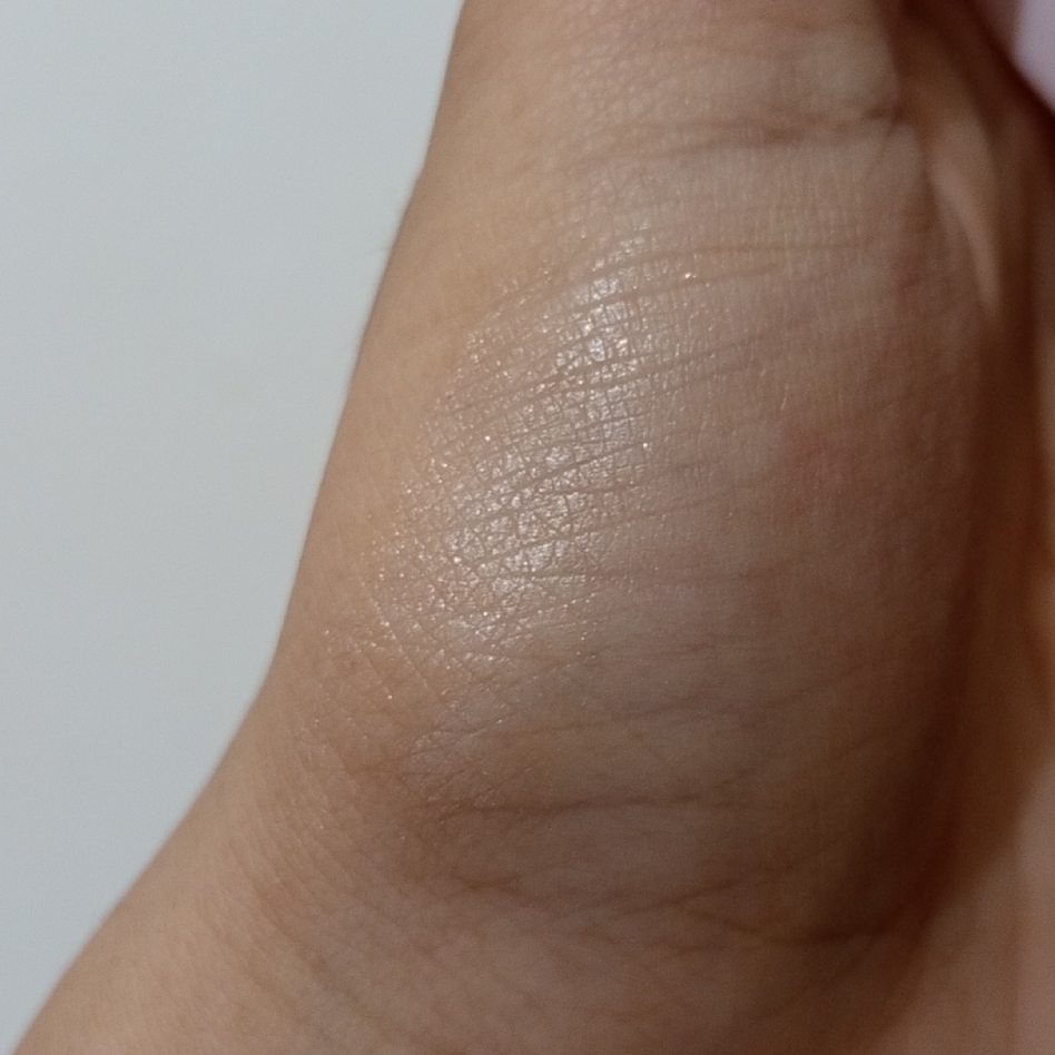 Strobing Highlighter - Venus imgfdn-f5c39038-d016-46e1-8f5b-47eb16be69bd
