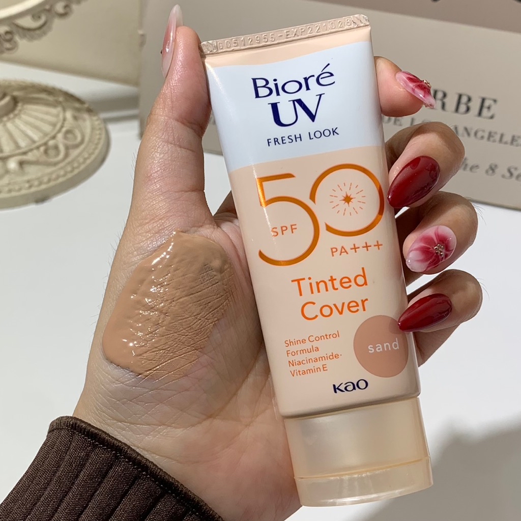 UV Fresh Look Tinted C SPF50 - Sand imgfdn-55153ba4-4a24-4ae4-8dbc-7adec4d92ffd