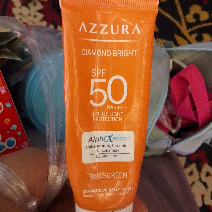 Diamond Bright Sunscreen SPF 50 PA ++++ imgfdn-c2a14dcf-291d-4b7e-88e1-7fb5639e6cd0