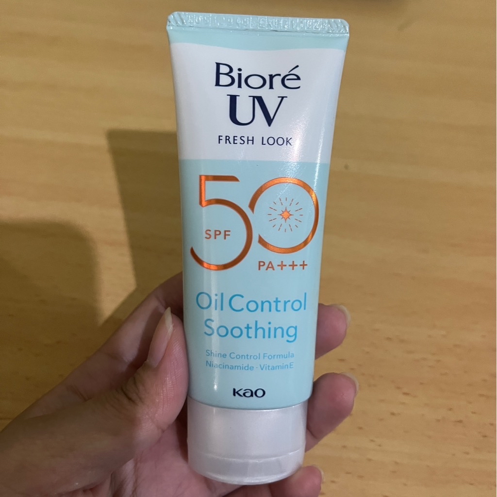 UV Fresh Look Oil Control Soothing SPF50 imgfdn-05eda5f6-baba-45d5-9d02-3eb042fdd681
