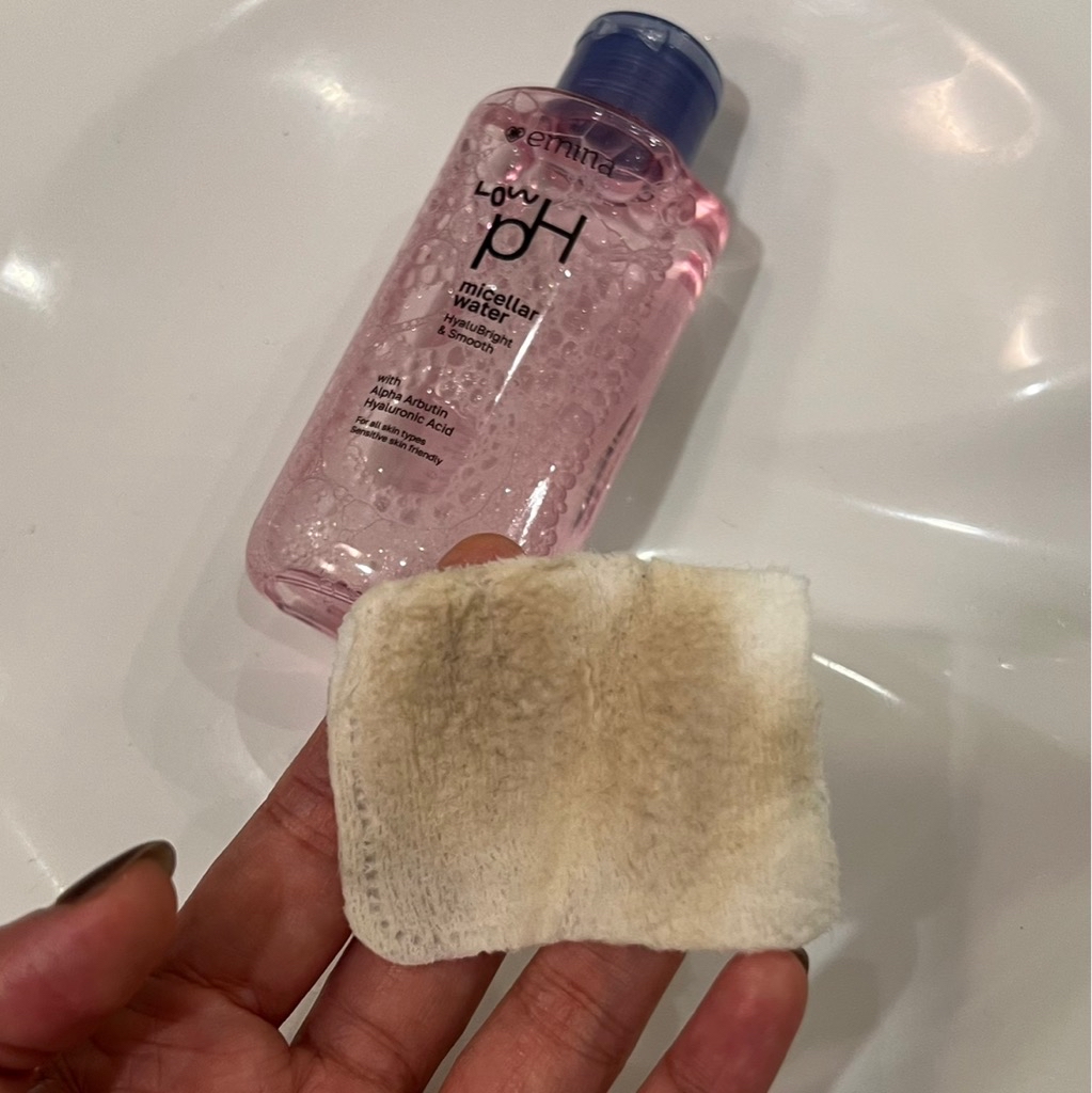 Low pH Micellar Water HyaluBright & Smooth  imgfdn-96538110-1d7c-40ff-a21c-ea36b7ed8a1b