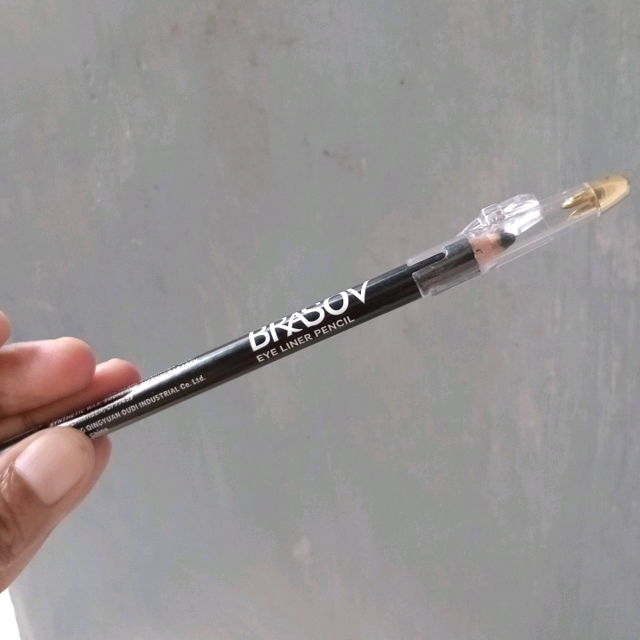 Eyeliner Pencil - Black imgfdn-dbdf69c6-cb99-4233-94f0-b1c39d8e6986