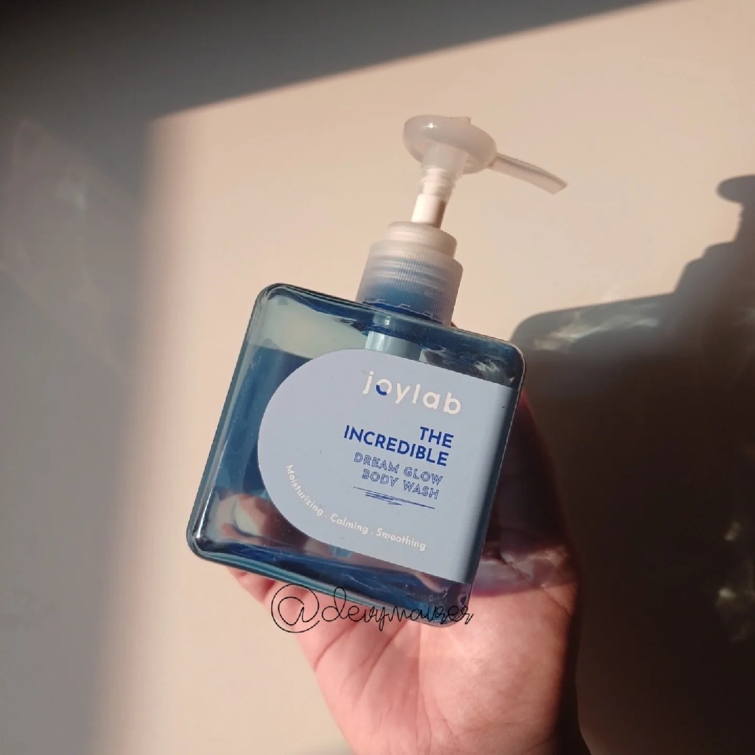The Incredible Dream Glow Body Wash imgfdn-a0ca1610-3744-448b-bdd8-92da5ecc1641
