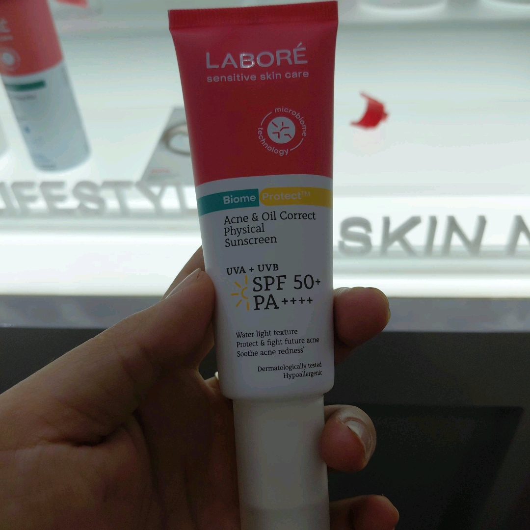 BiomeProtect Acne & Oil Correct Physical Sunscreen SPF50+ PA++++ imgfdn-ea2d9898-1b6c-4869-b36b-5399cdc8acd8