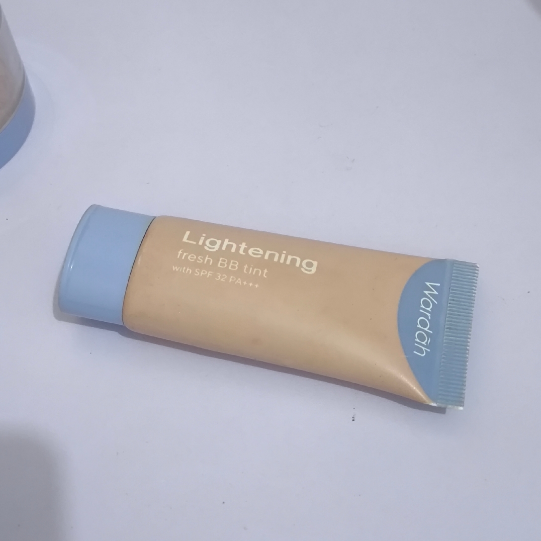 Lightening Fresh BB Tint - 01 Neutral Fair imgfdn-681605f8-43d1-402e-9571-7504c4f99d5c