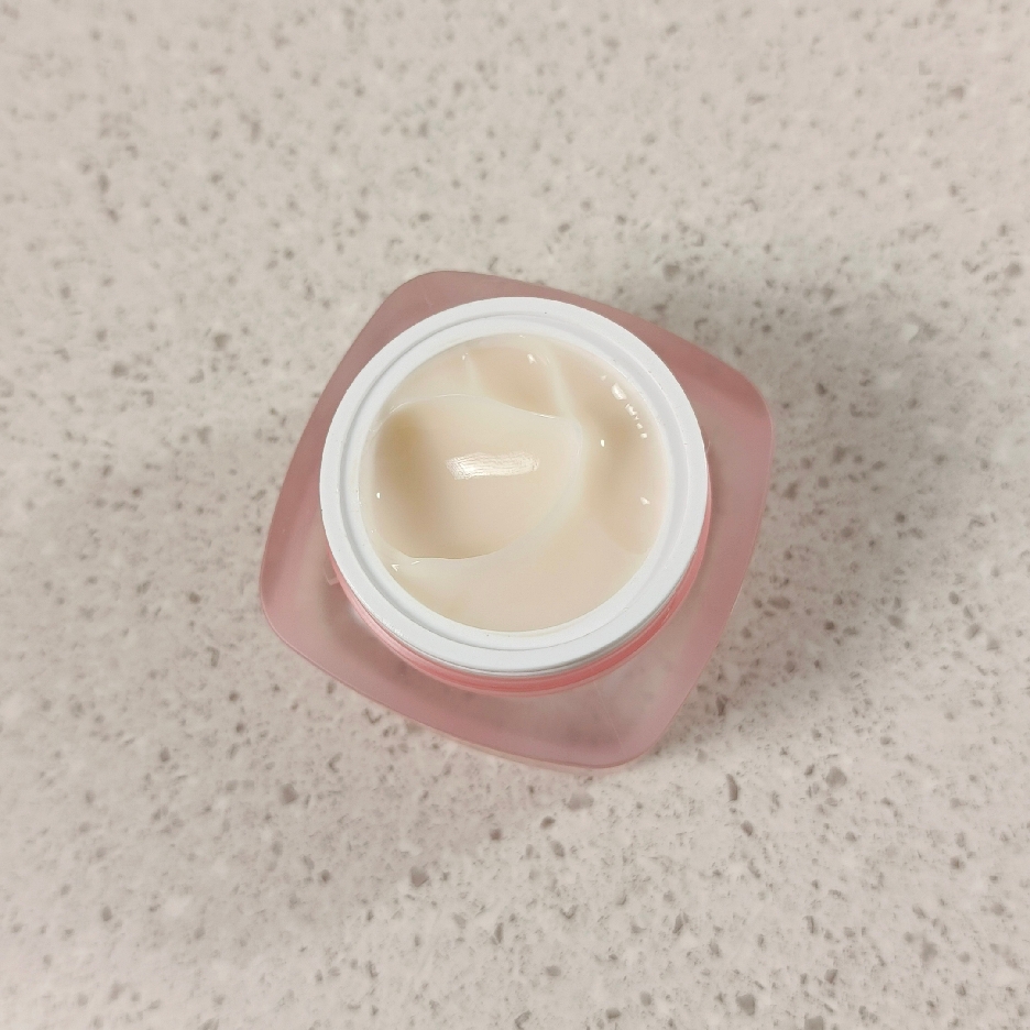 Luxurious Soft Moisturizer imgfdn-d930948a-2063-4f0a-b81d-69b724a4558d