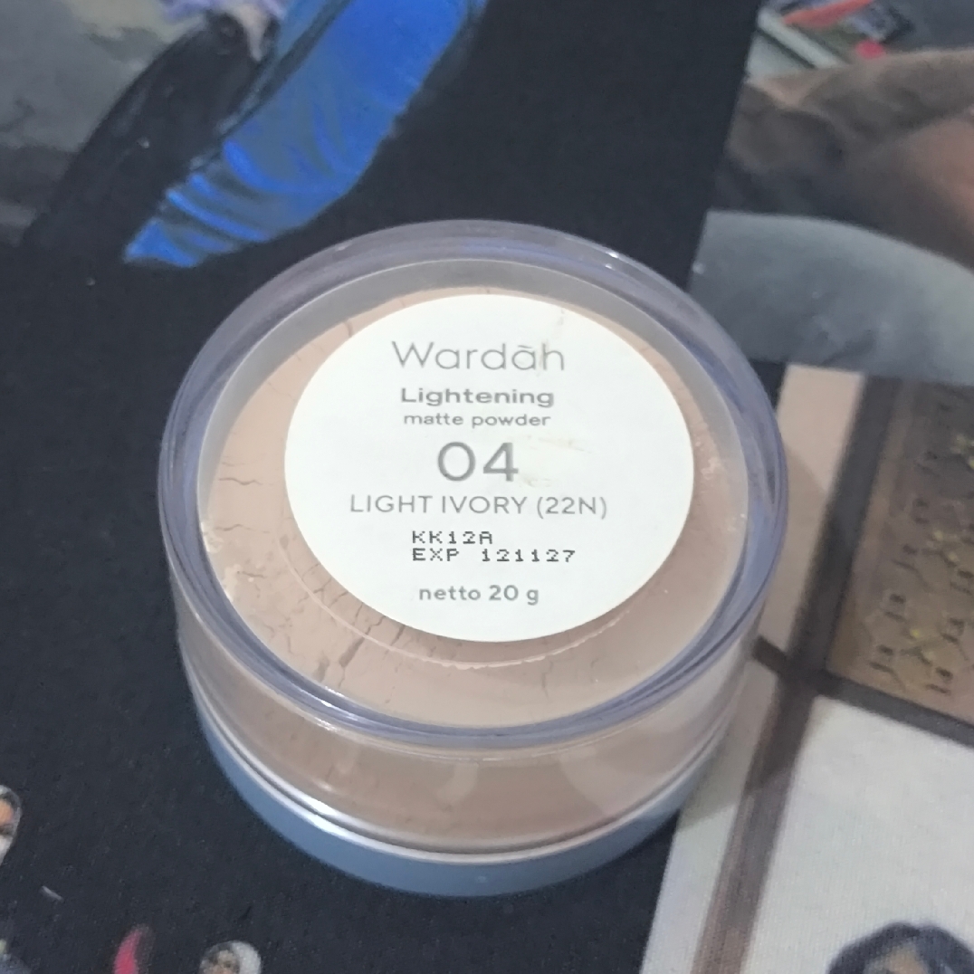 Lightening Matte Powder - 04 Light Ivory (22N) - Reformulation in October 2023 imgfdn-1d9bdd19-4d6c-4365-a180-3a65542d1c36