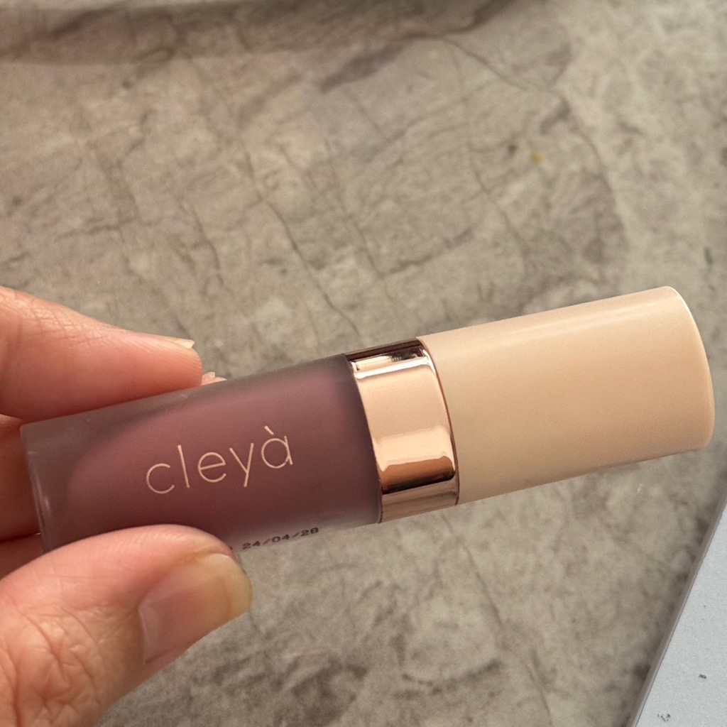 Air Kiss Lip Blush - Empathy imgfdn-76586959-c934-4cb2-94b3-dc30243c84ab