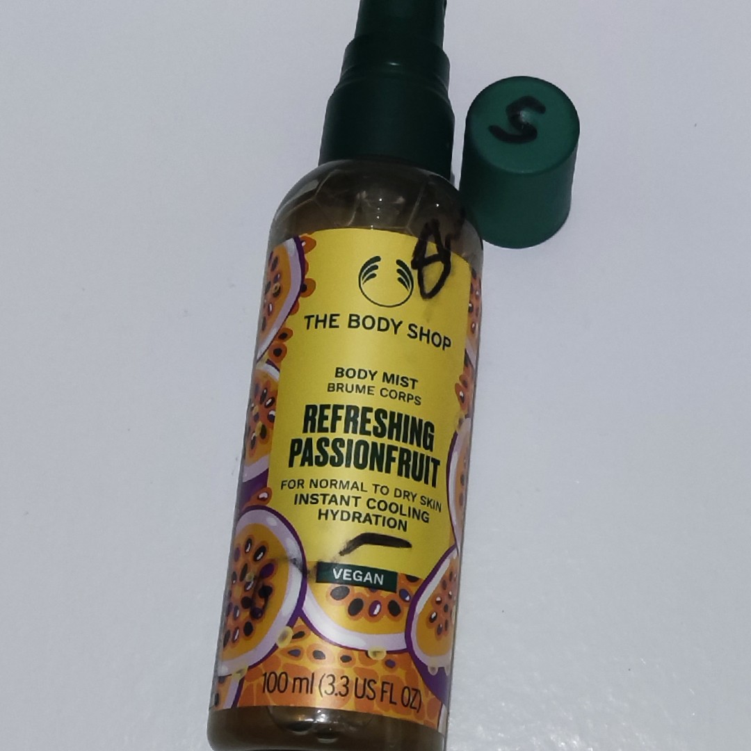 Refreshing Passionfruit Hydrating Body Mist imgfdn-4d0d51a9-0019-49fc-8081-df4067e10669