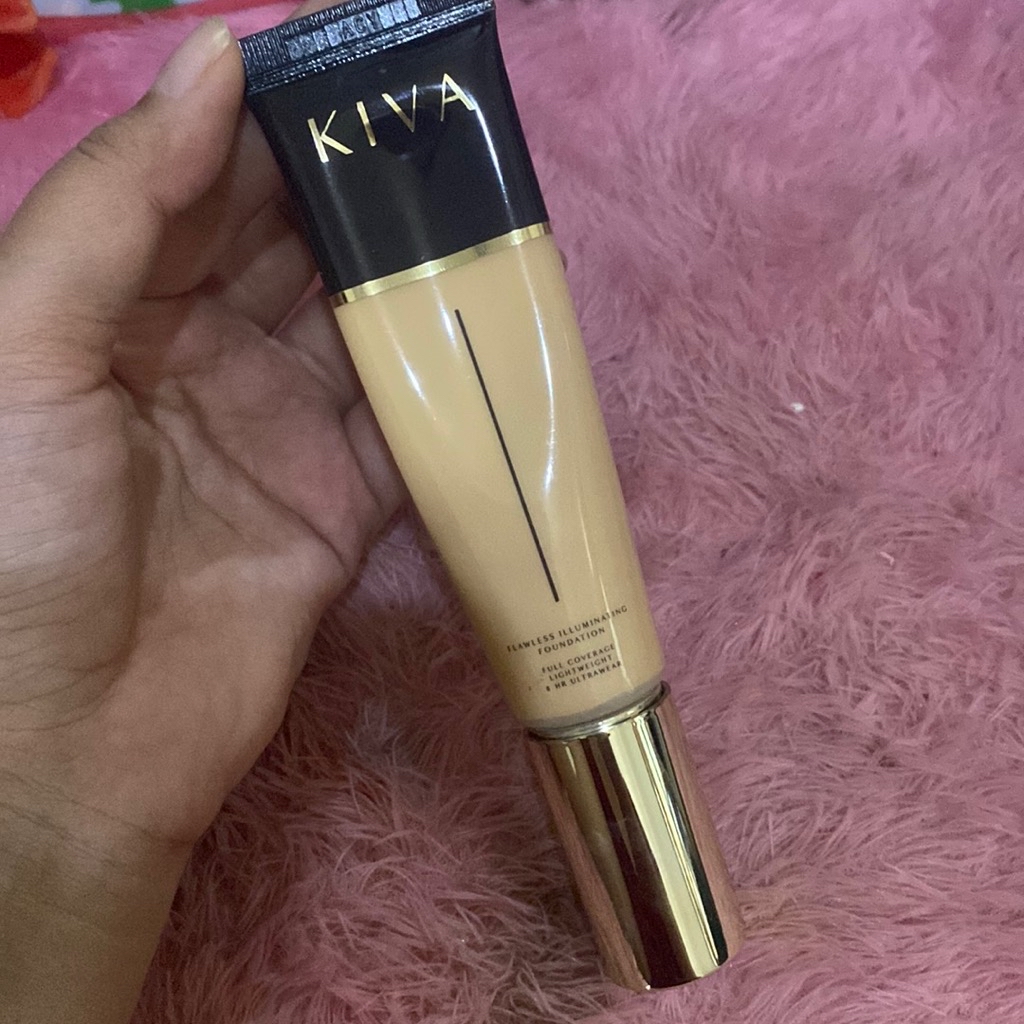 Flawless Illuminating Foundation - Beige imgfdn-bb2ee631-9cf9-44c9-969a-d30f963c1261
