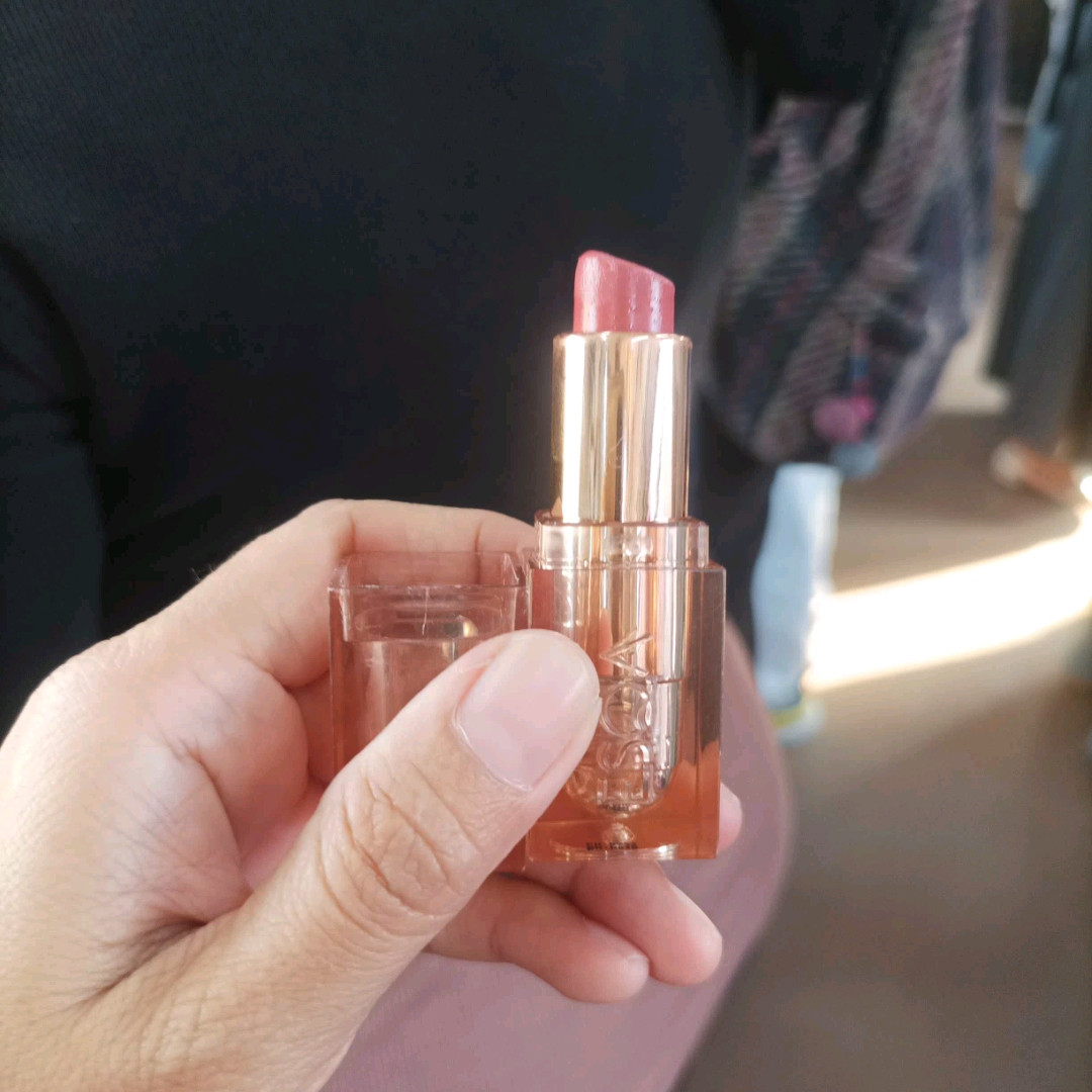 Cloud Kiss Refillable Powder Lipstick - Making Moves imgfdn-c2a06e48-8508-4697-9921-1b8441ddab0c