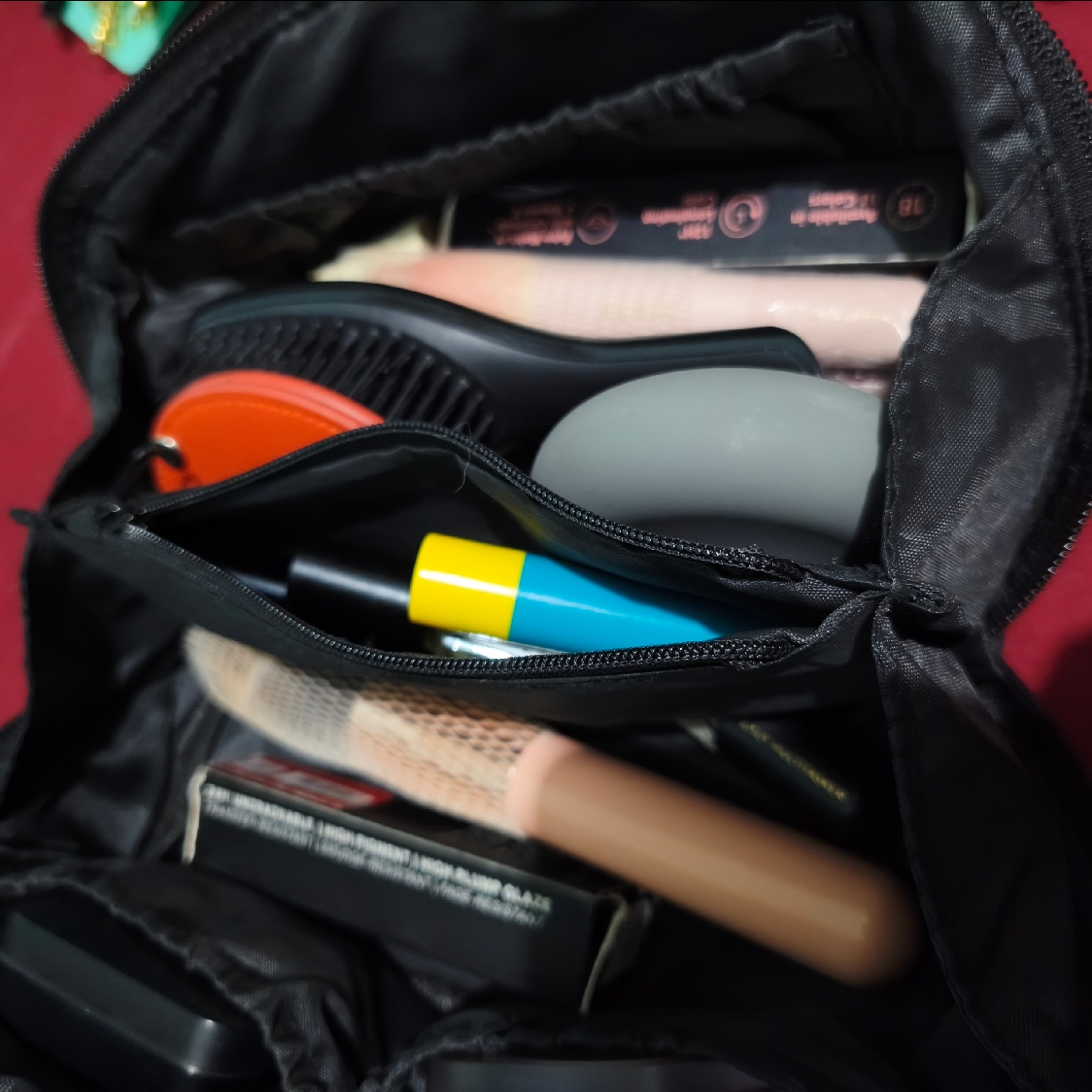 Airy Pouch In Carbon - Black S imgfdn-097937e5-d25b-4006-a586-aec37251fc31