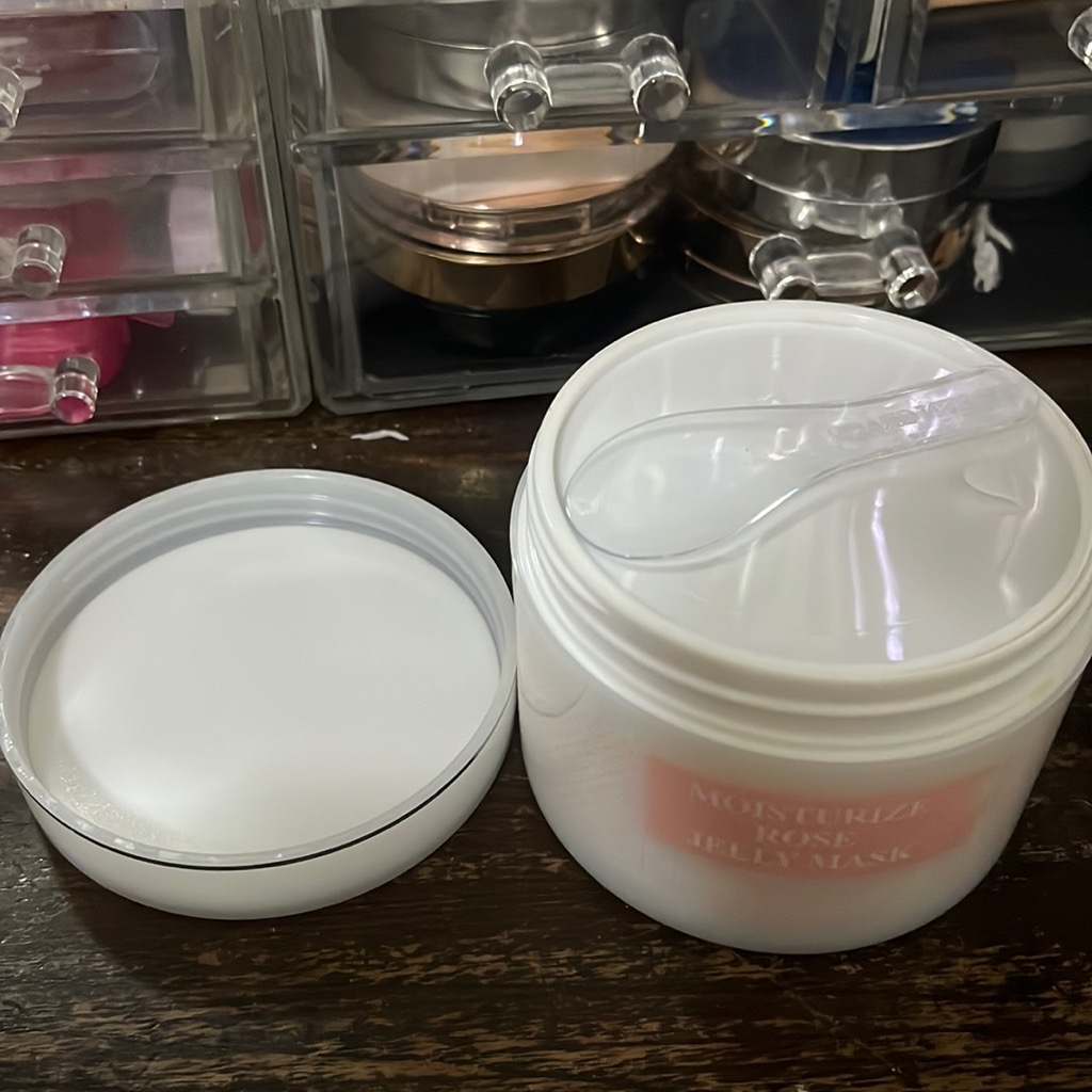 Perfectly Moisturize Rose Jelly Mask imgfdn-753ee8ee-3e44-40e3-95ac-9f7eb522a0ed