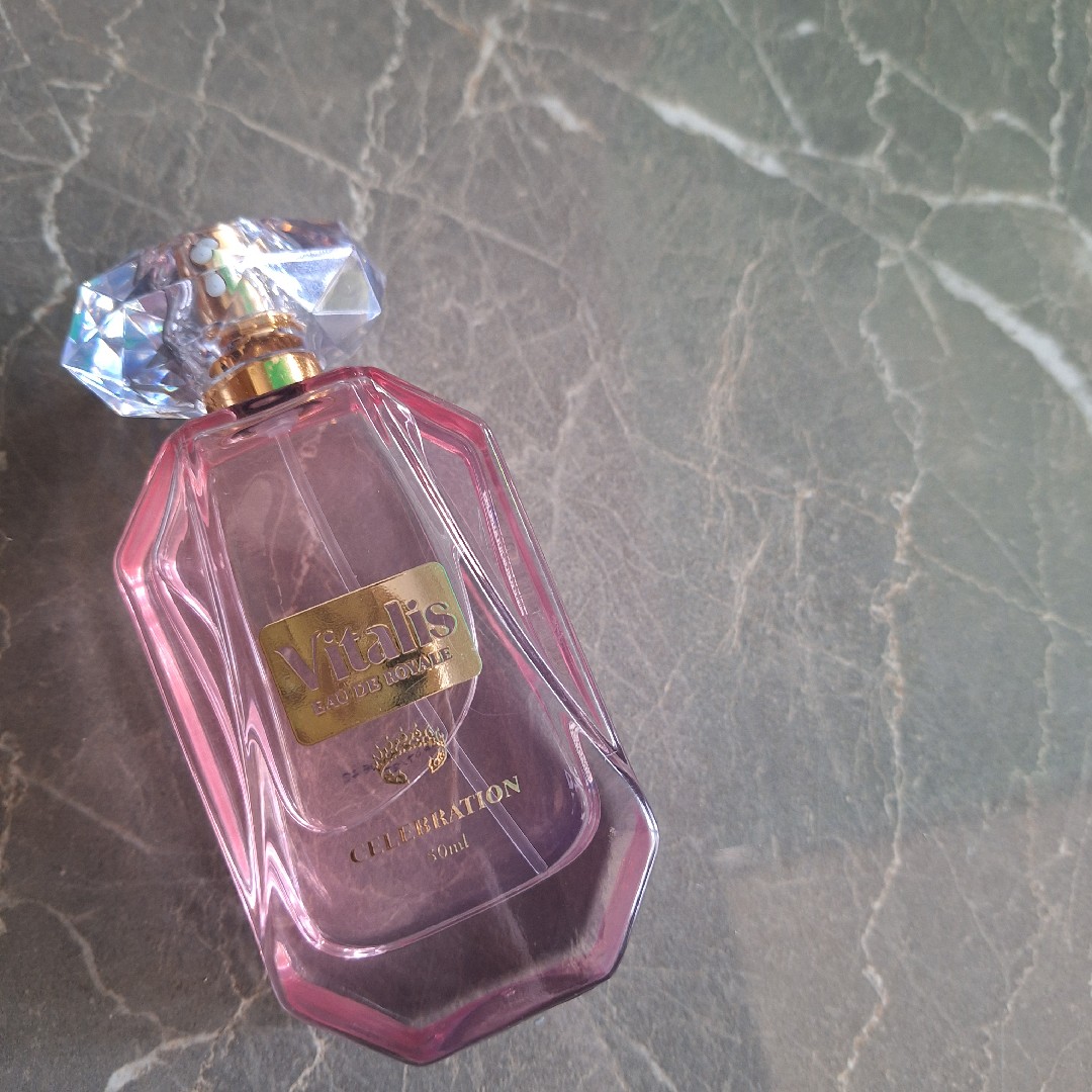 Eau de Royale - Celebration imgfdn-64b2f9ad-add6-4866-bf70-0a7e9647e4f5