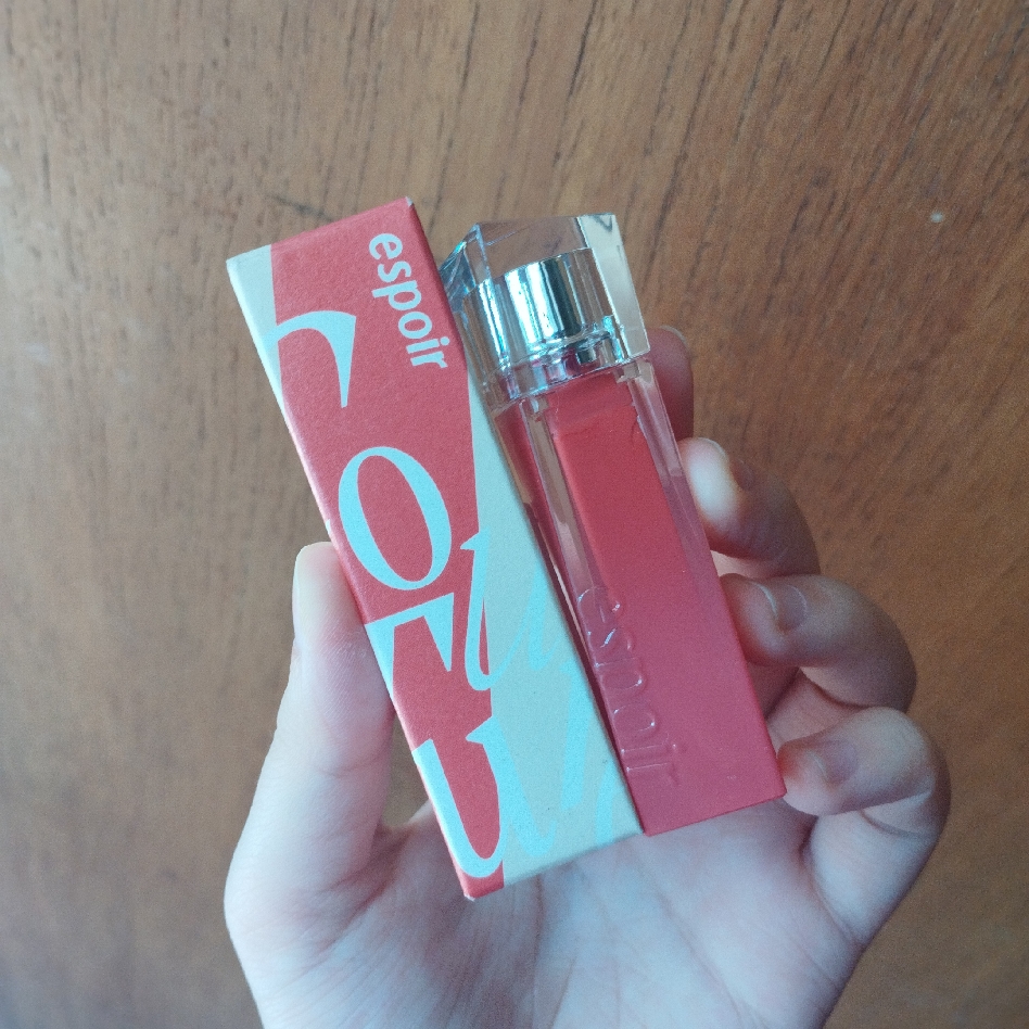 Couture Lip Tint Glaze - Odd Coral imgfdn-01d1c3ea-6b25-4d1b-9aae-74437b5bd5b5